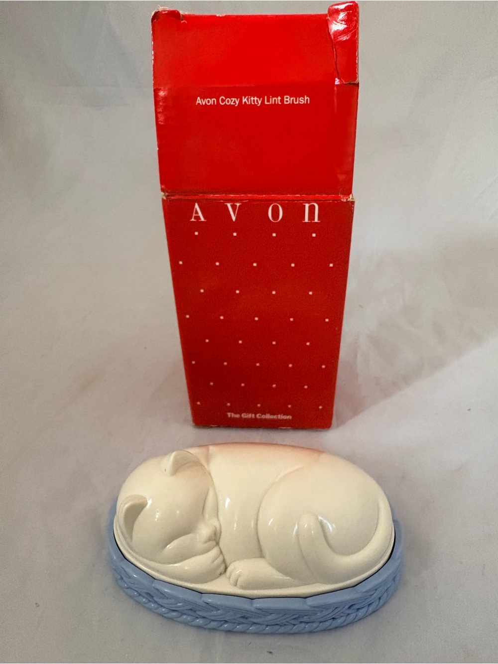 Avon Cream Cat Lint Brush with Light Blue Base